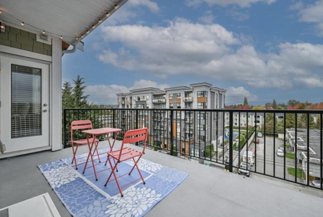 20696 Eastleigh Crescent Property Photo 15