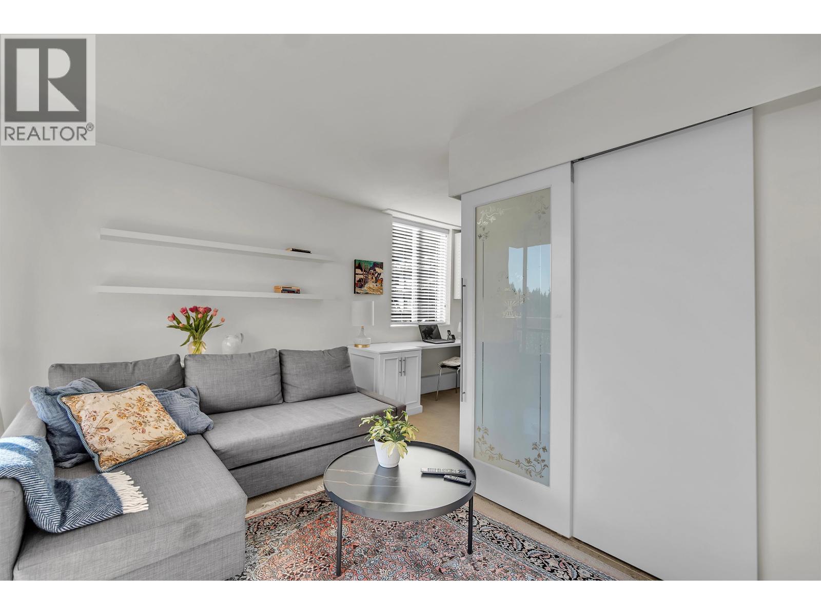 1010 2016 Fullerton Avenue Property Photo 17