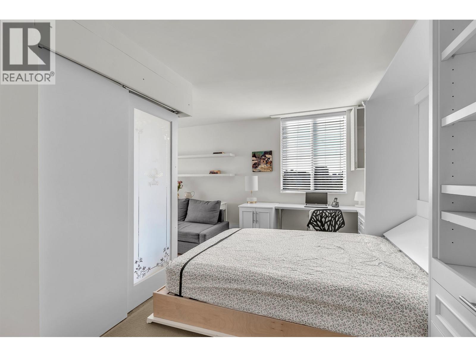 1010 2016 Fullerton Avenue Property Photo 20