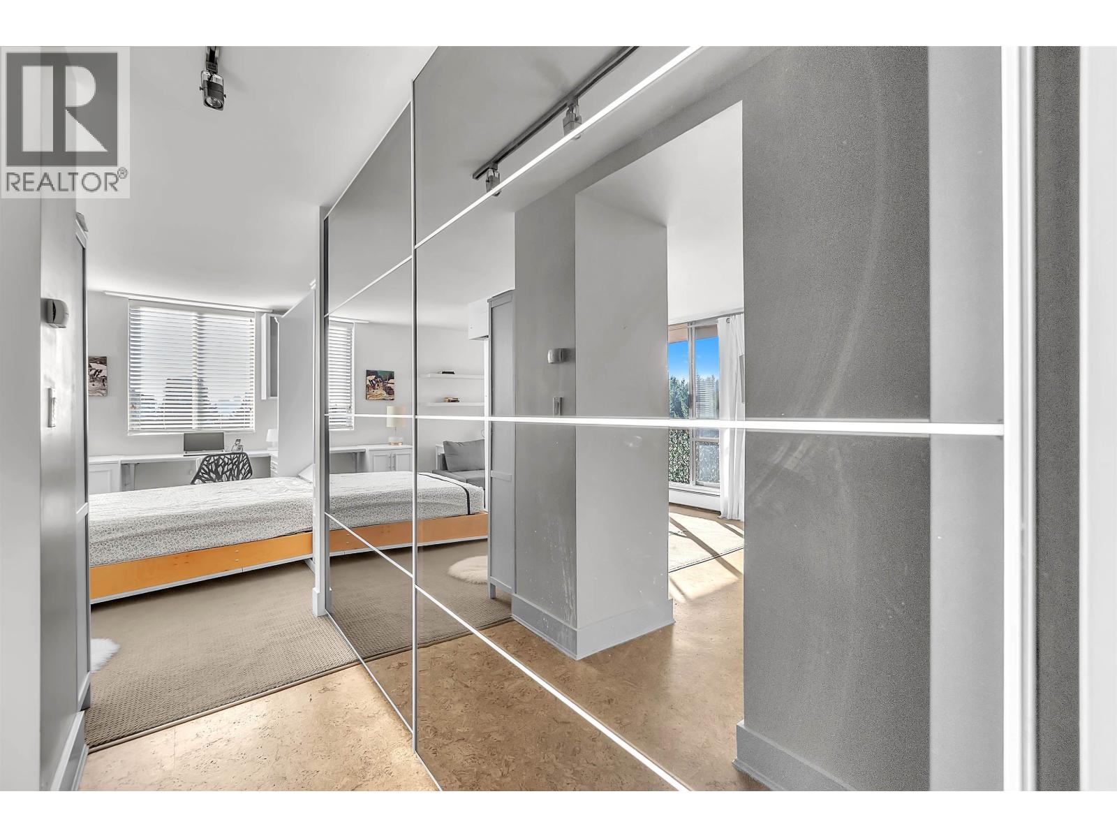 1010 2016 Fullerton Avenue Property Photo 21