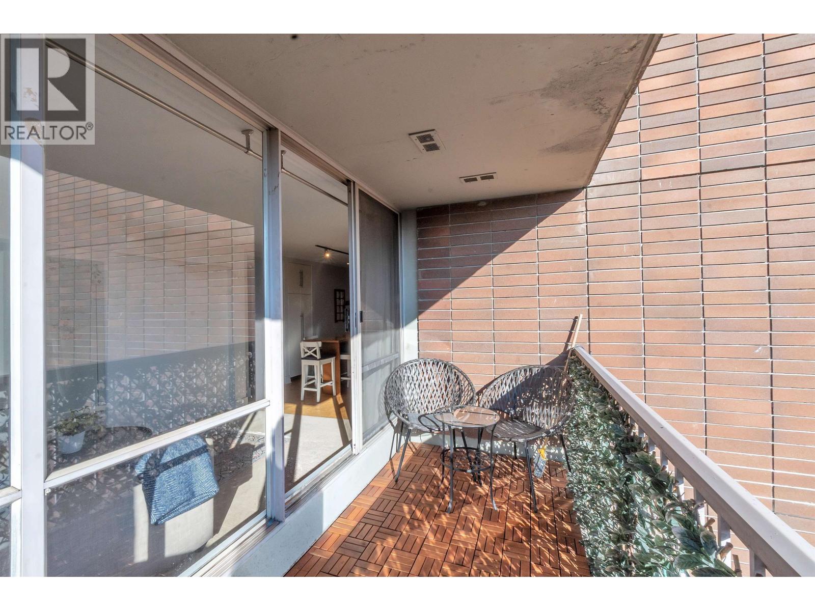 1010 2016 Fullerton Avenue Property Photo 25