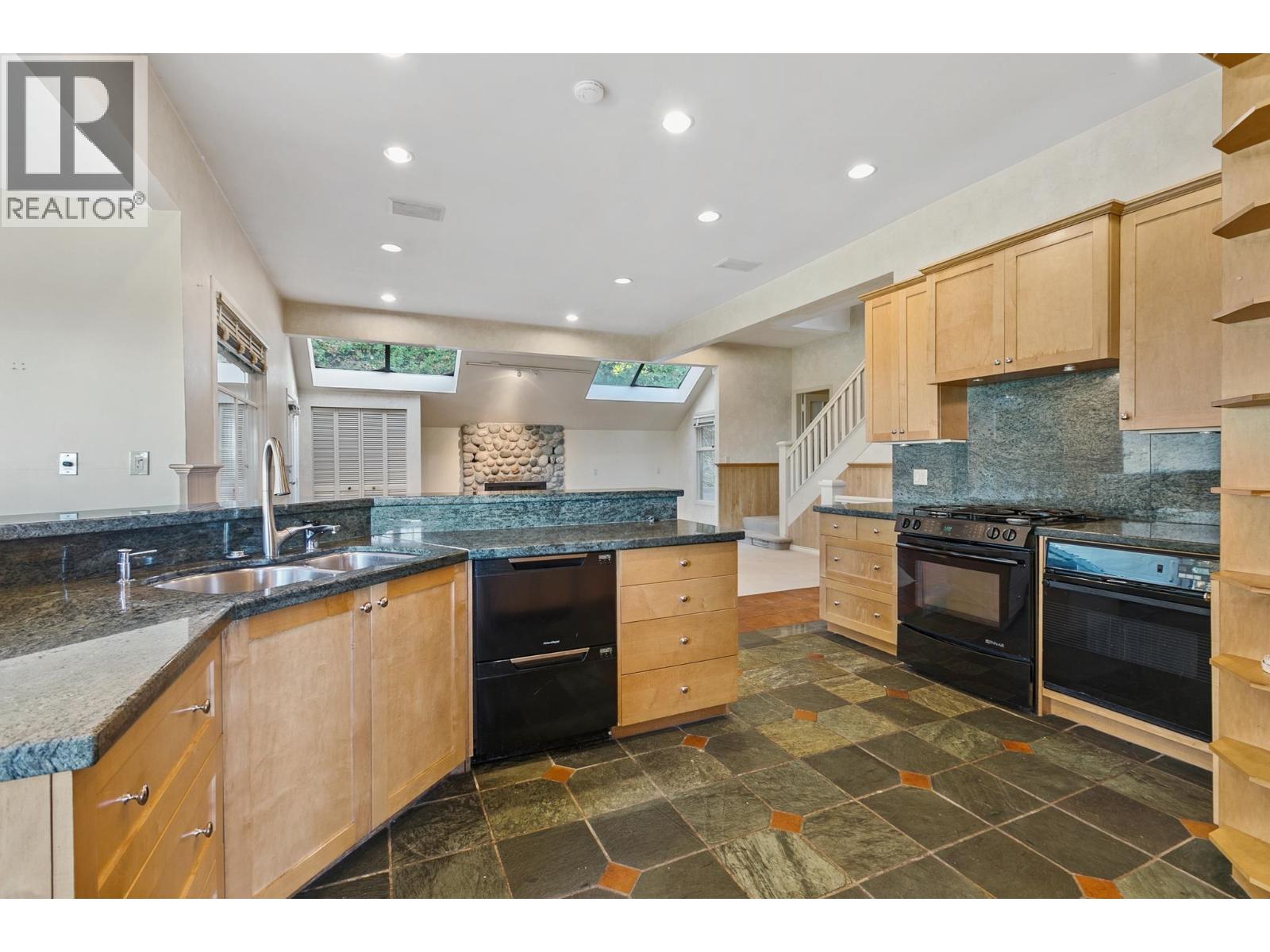 413 Tsawwassen Beach Road Property Photo 12