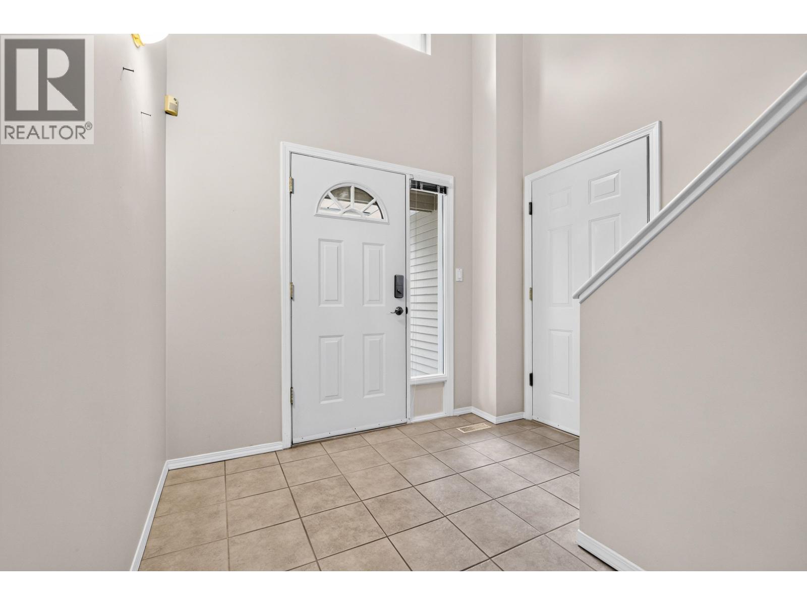 1171 O'flaherty Gate Property Photo 3