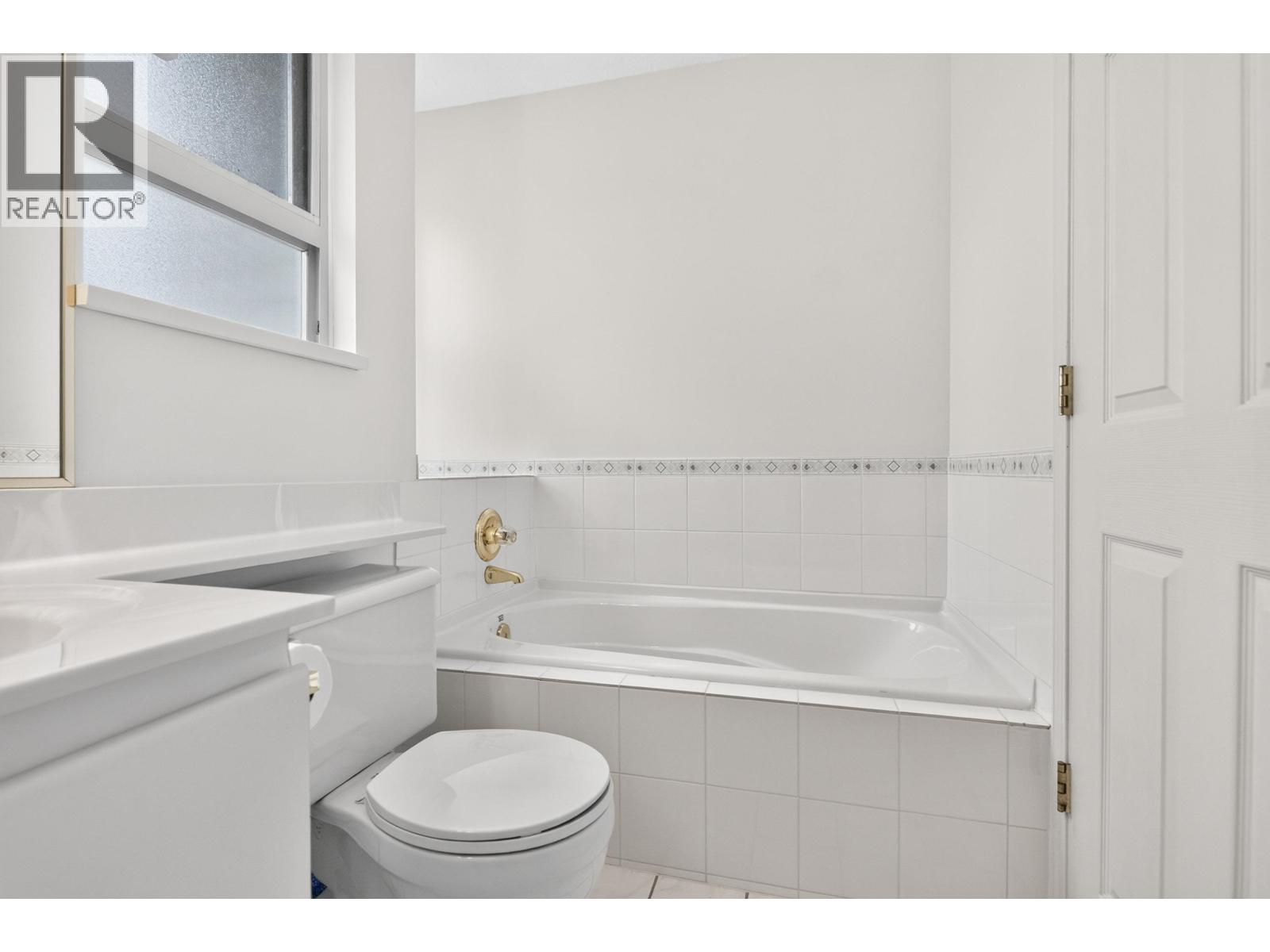 1171 O'flaherty Gate Property Photo 11