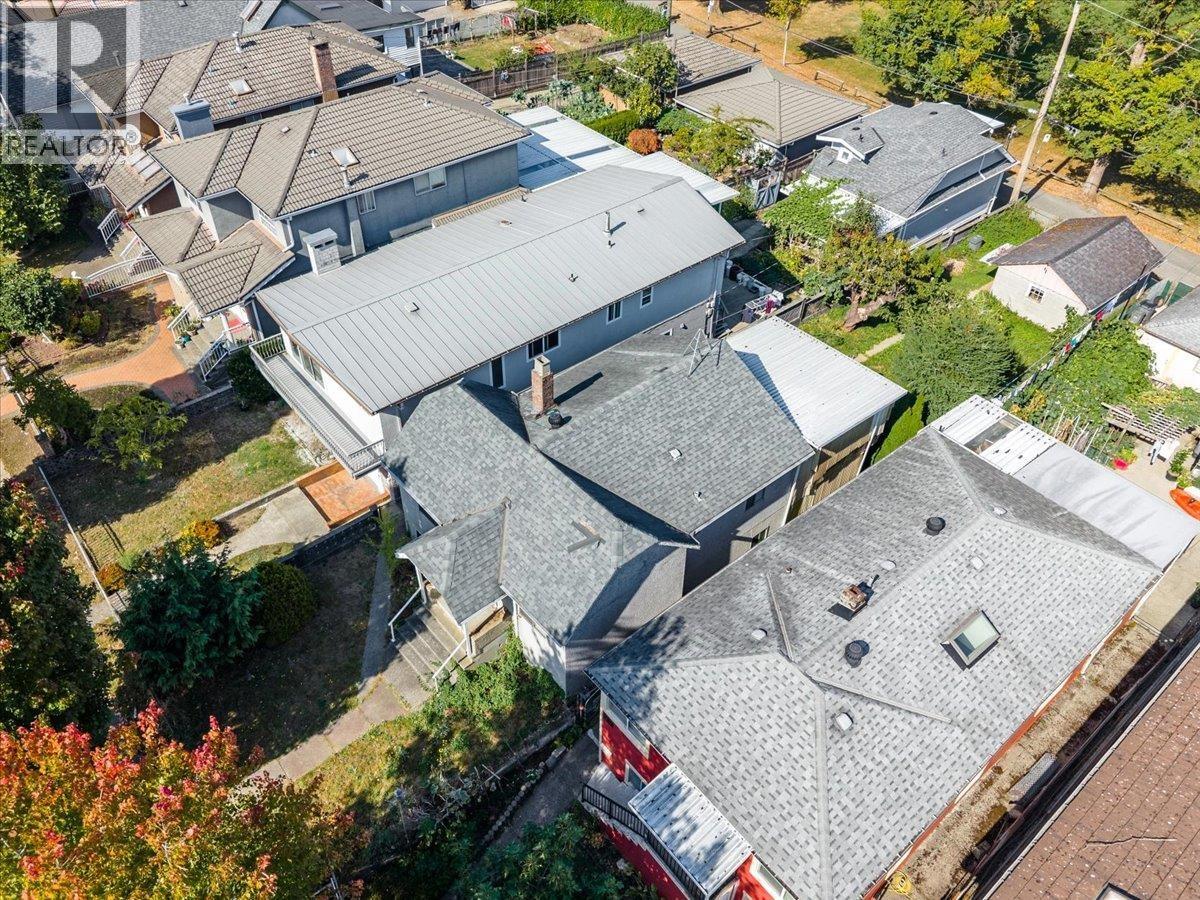2741 Euclid Avenue Property Photo 8