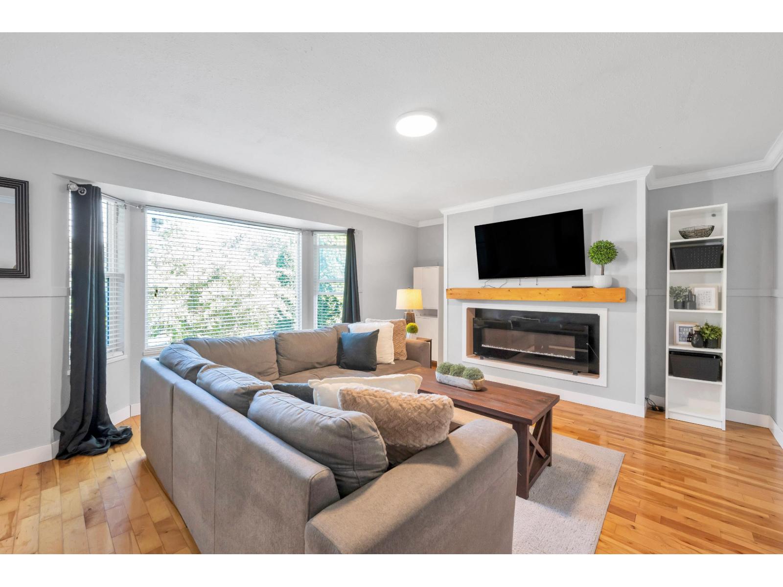 4881 216 Street Property Photo 5