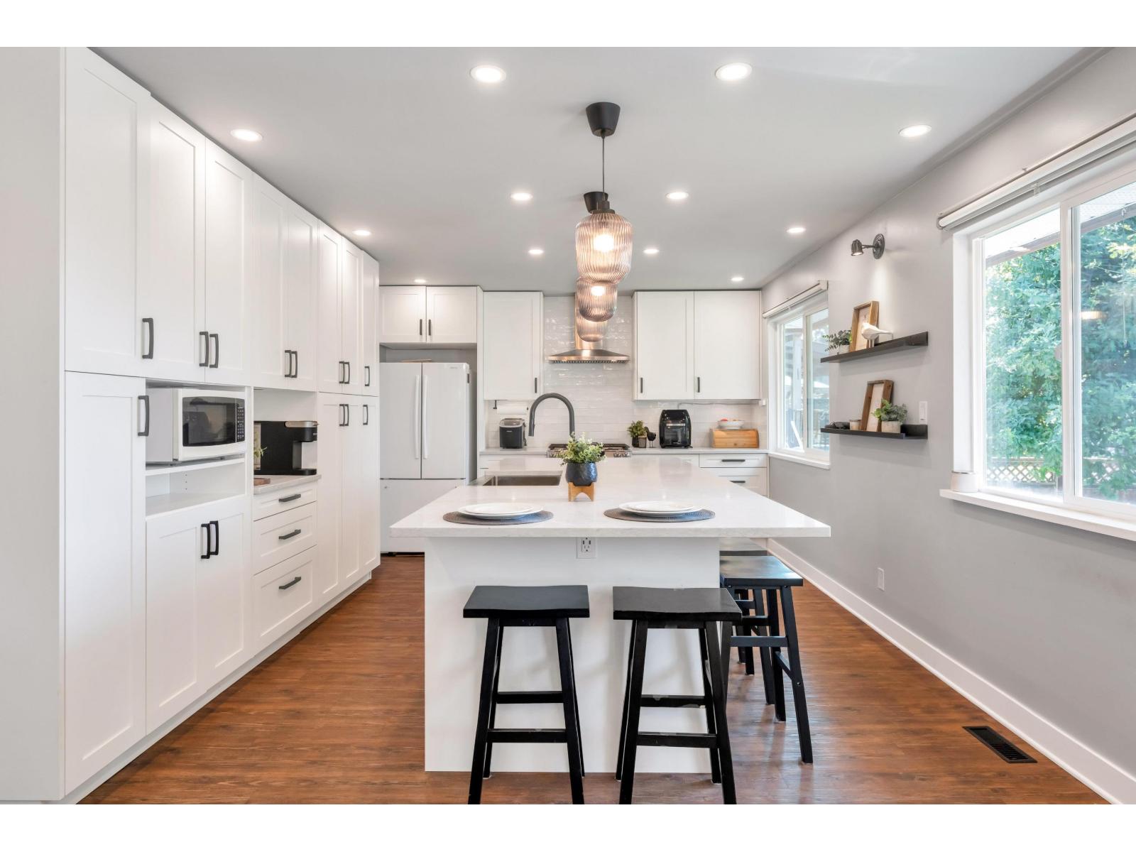 4881 216 Street Property Photo 7
