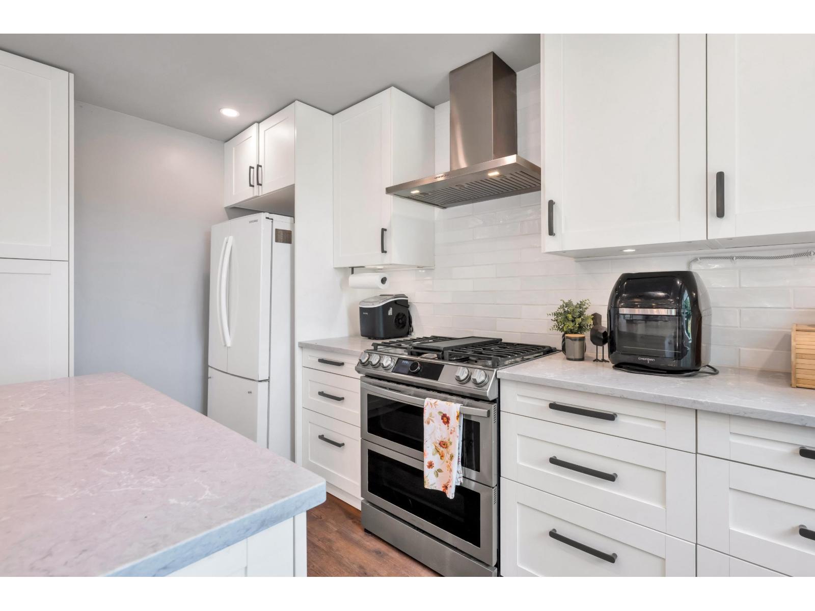 4881 216 Street Property Photo 10