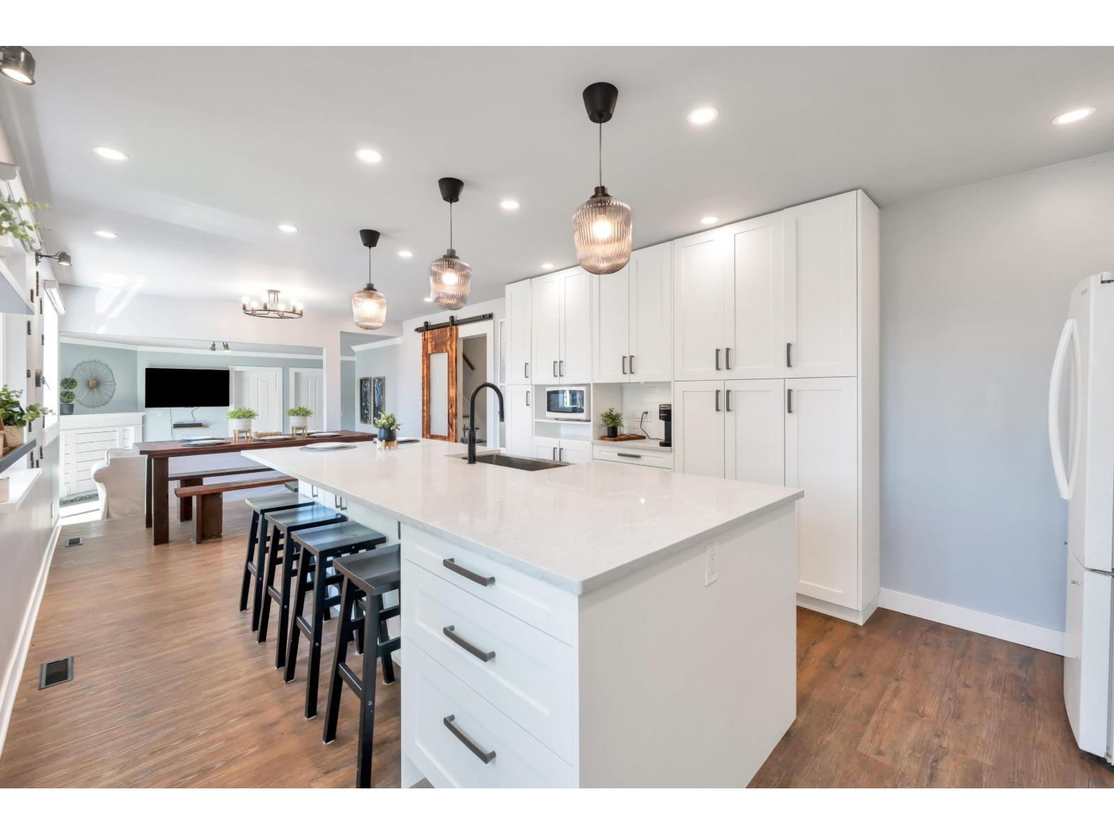 4881 216 Street Property Photo 11