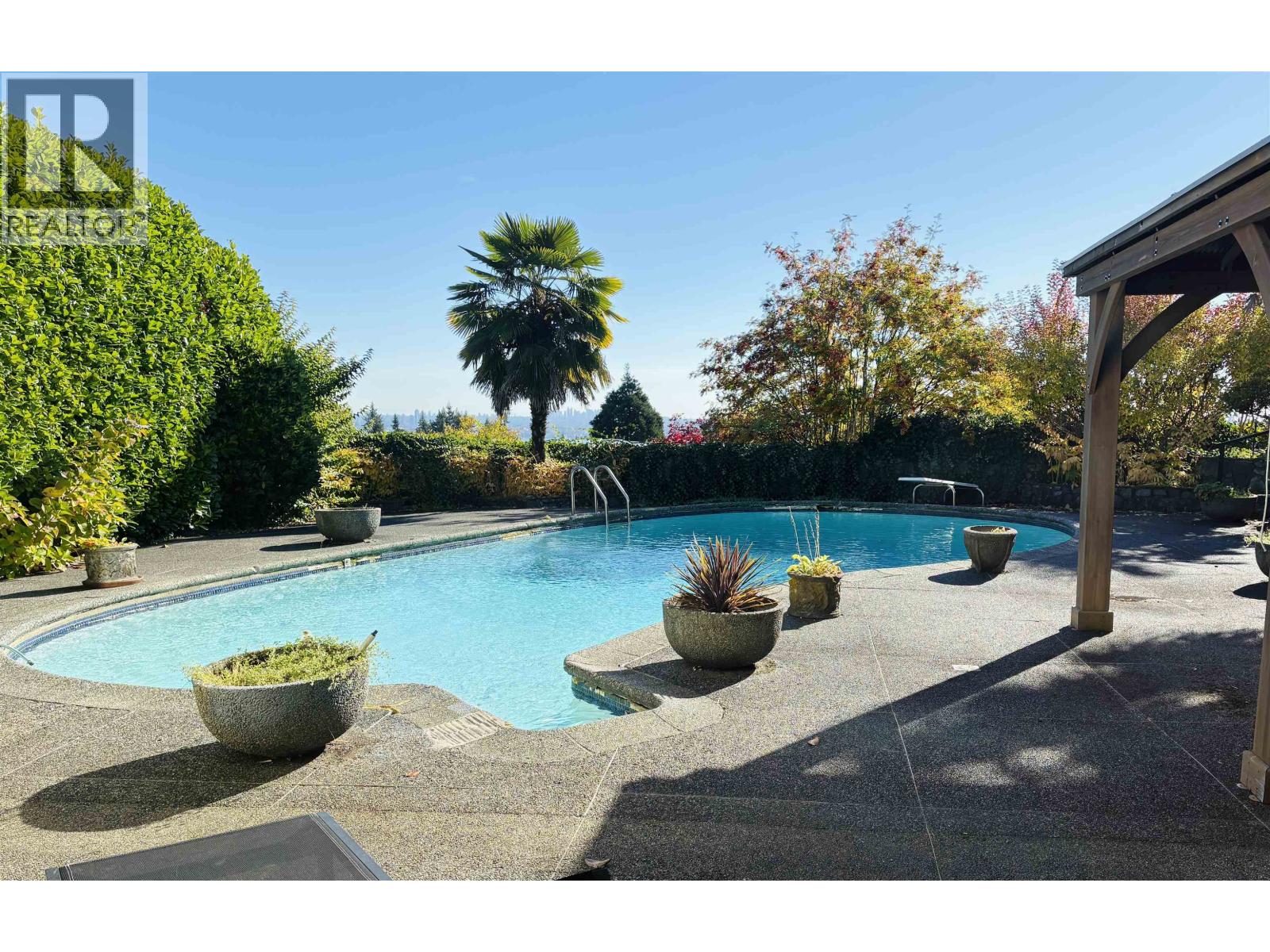 770 King Georges Way Property Photo 1