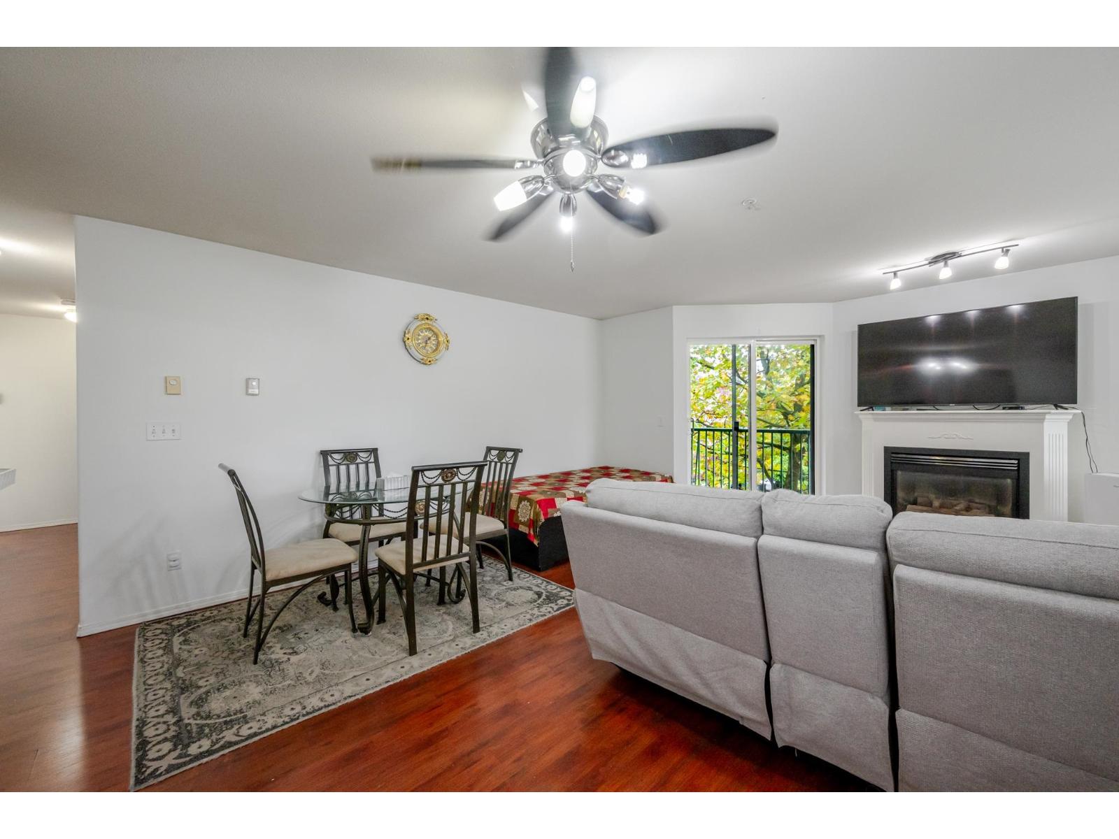 302 2435 Center Street Property Photo 4