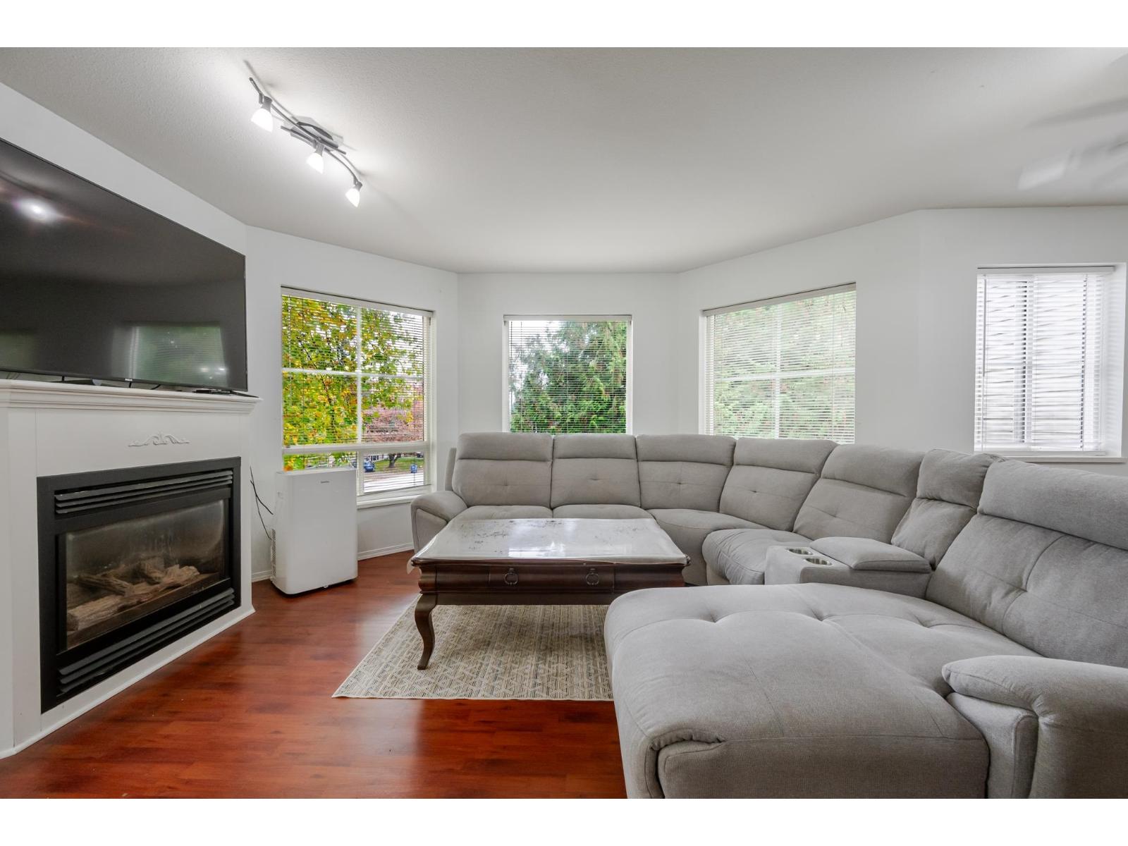 302 2435 Center Street Property Photo 5