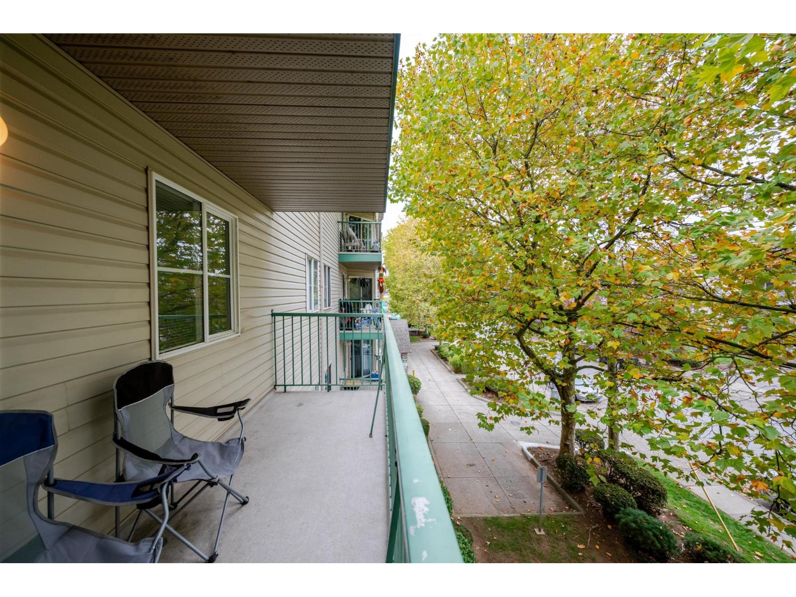 302 2435 Center Street Property Photo 12