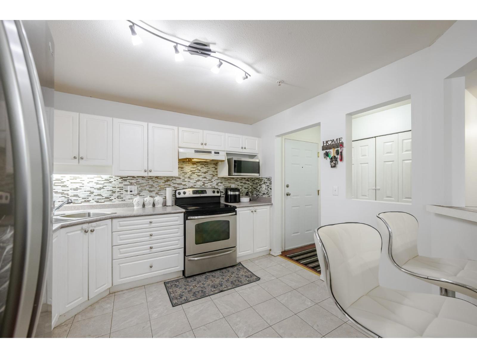 302 2435 Center Street Property Photo 16