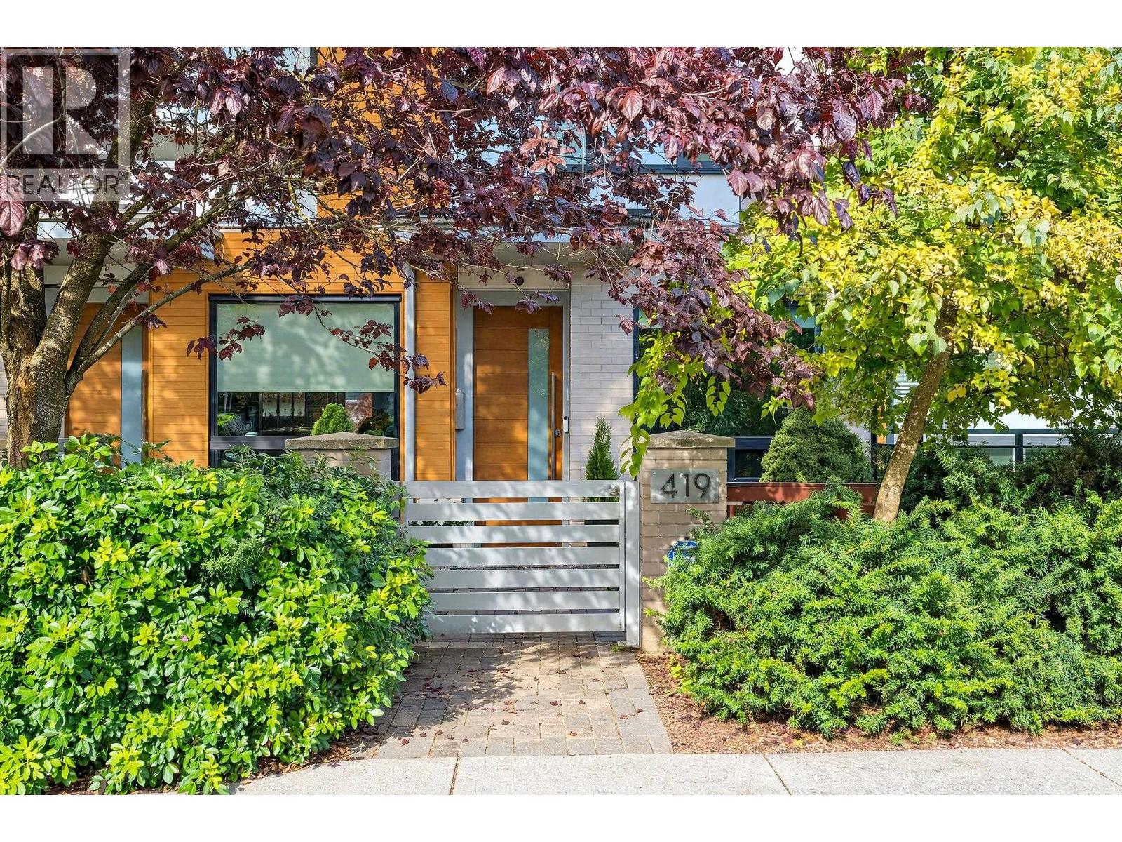 419 E 6th Avenue Property Photo 1