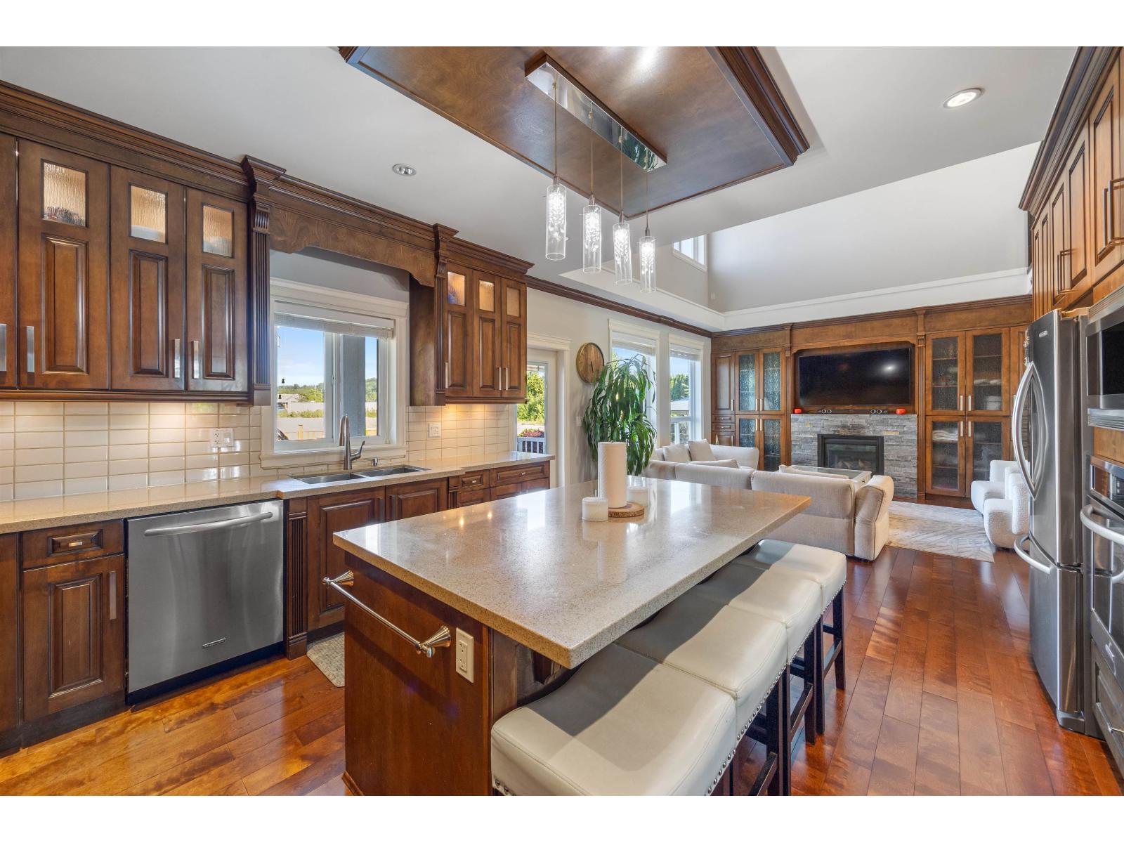 17433 1 Avenue Property Photo 3