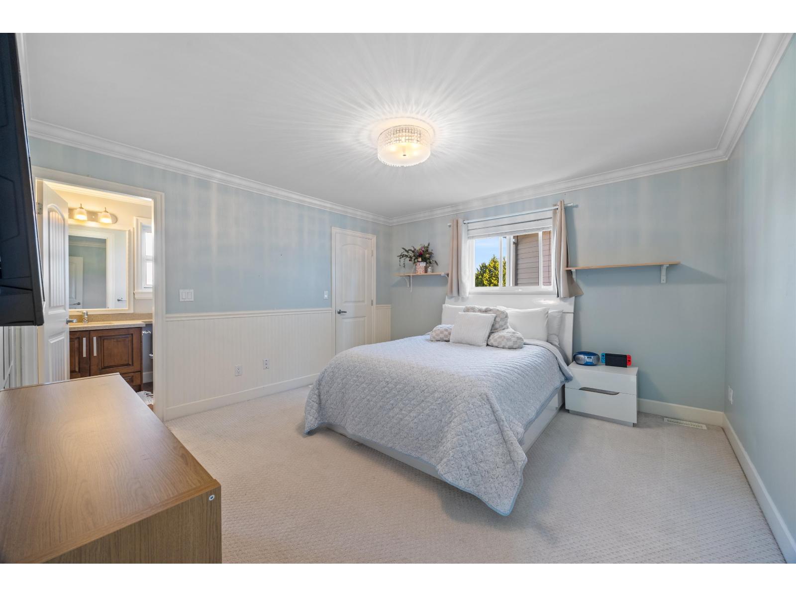 17433 1 Avenue Property Photo 5