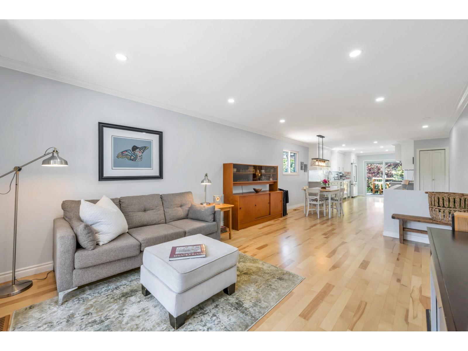 871 Kent Street Property Photo 6