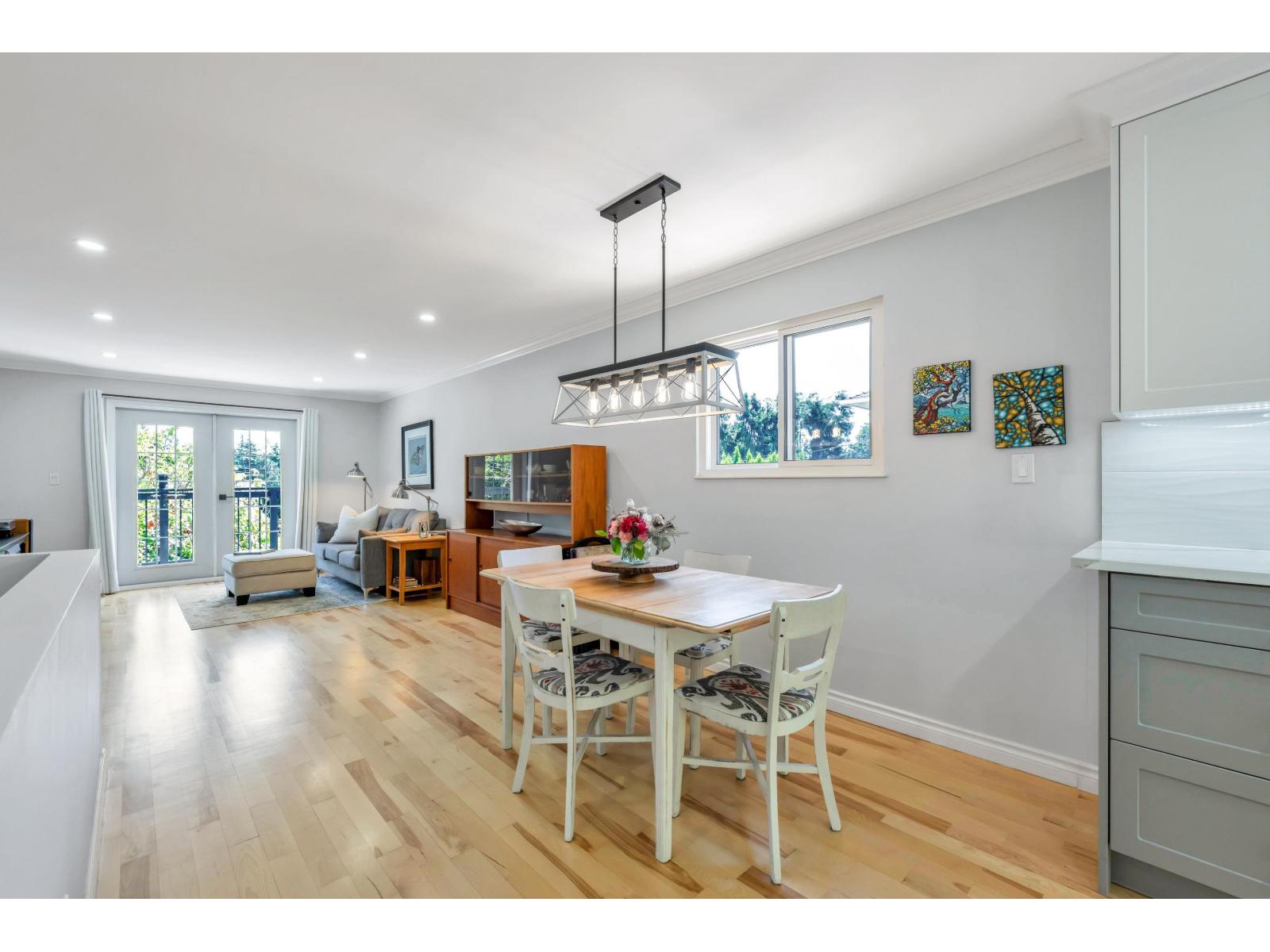 871 Kent Street Property Photo 7