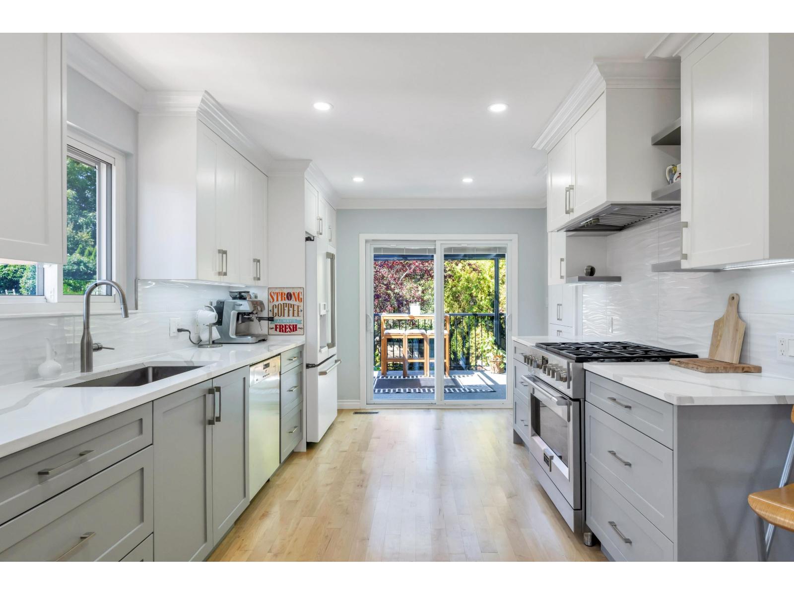 871 Kent Street Property Photo 8