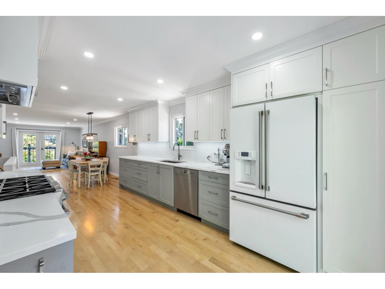 871 Kent Street Property Photo 11