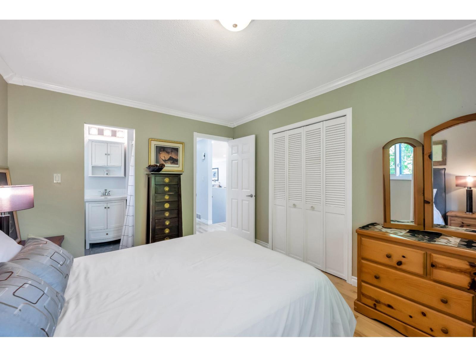 871 Kent Street Property Photo 12