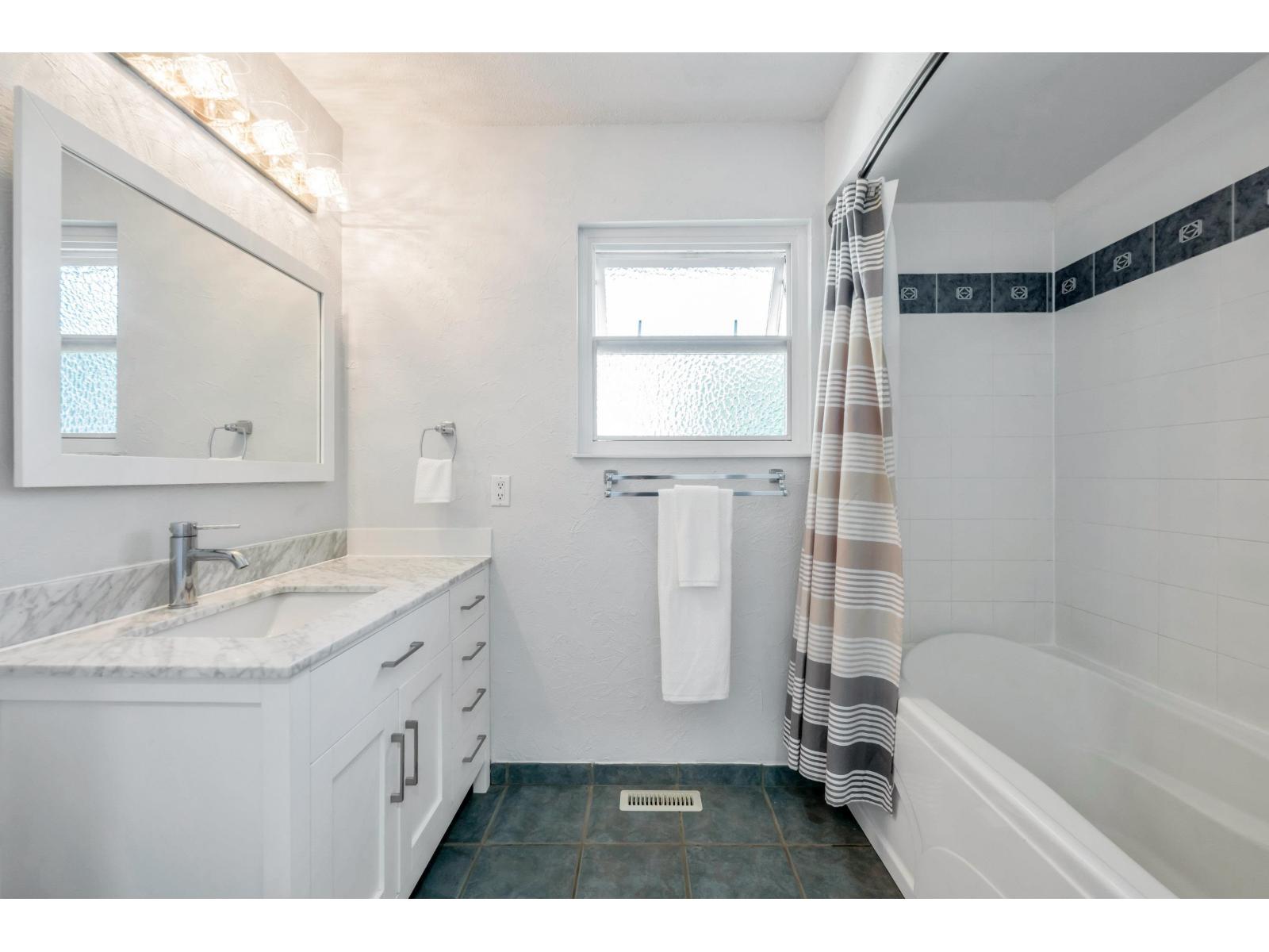 871 Kent Street Property Photo 16