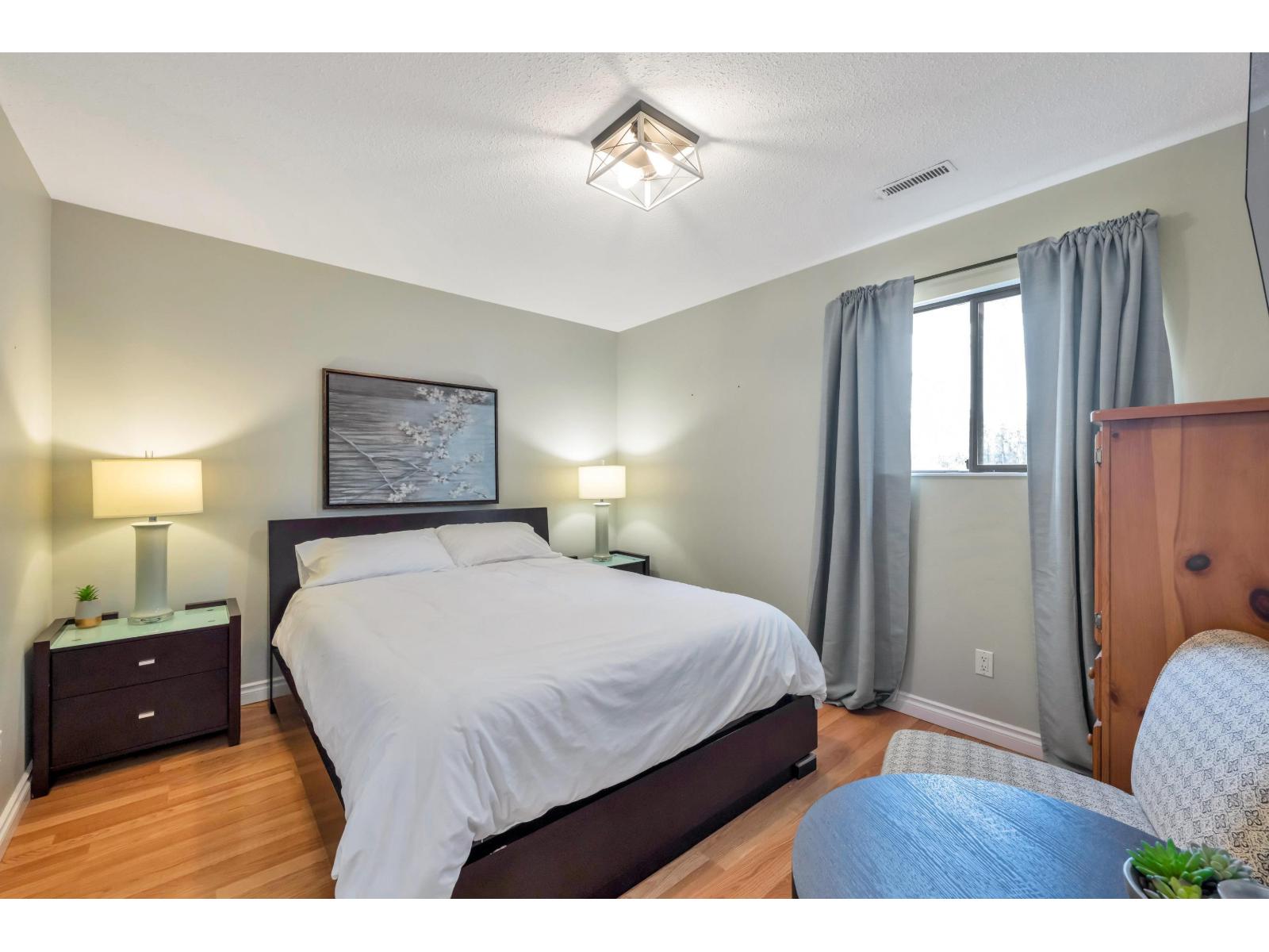871 Kent Street Property Photo 26