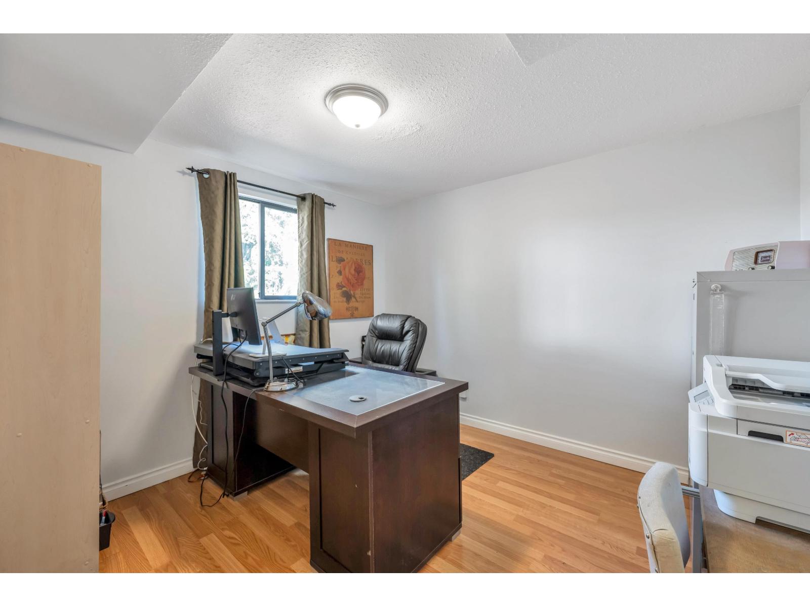 871 Kent Street Property Photo 28