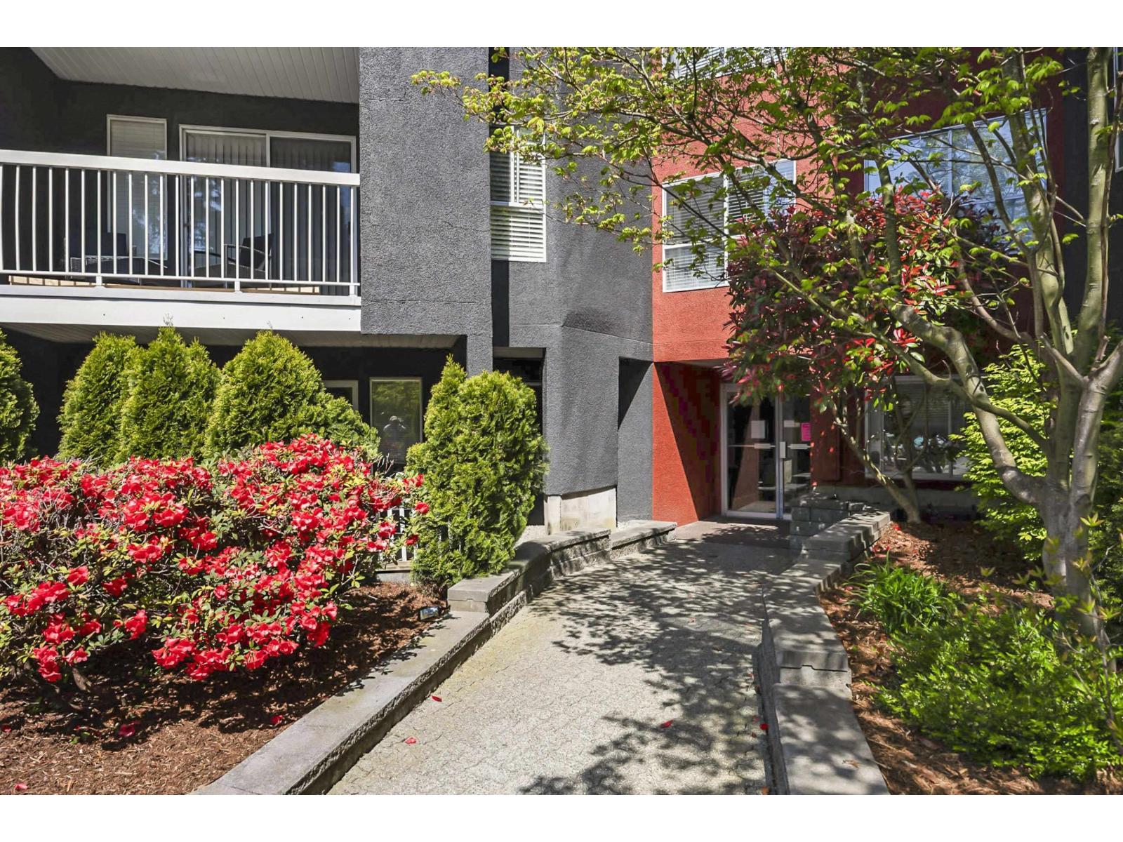 312 5700 200 Street Property Photo 4