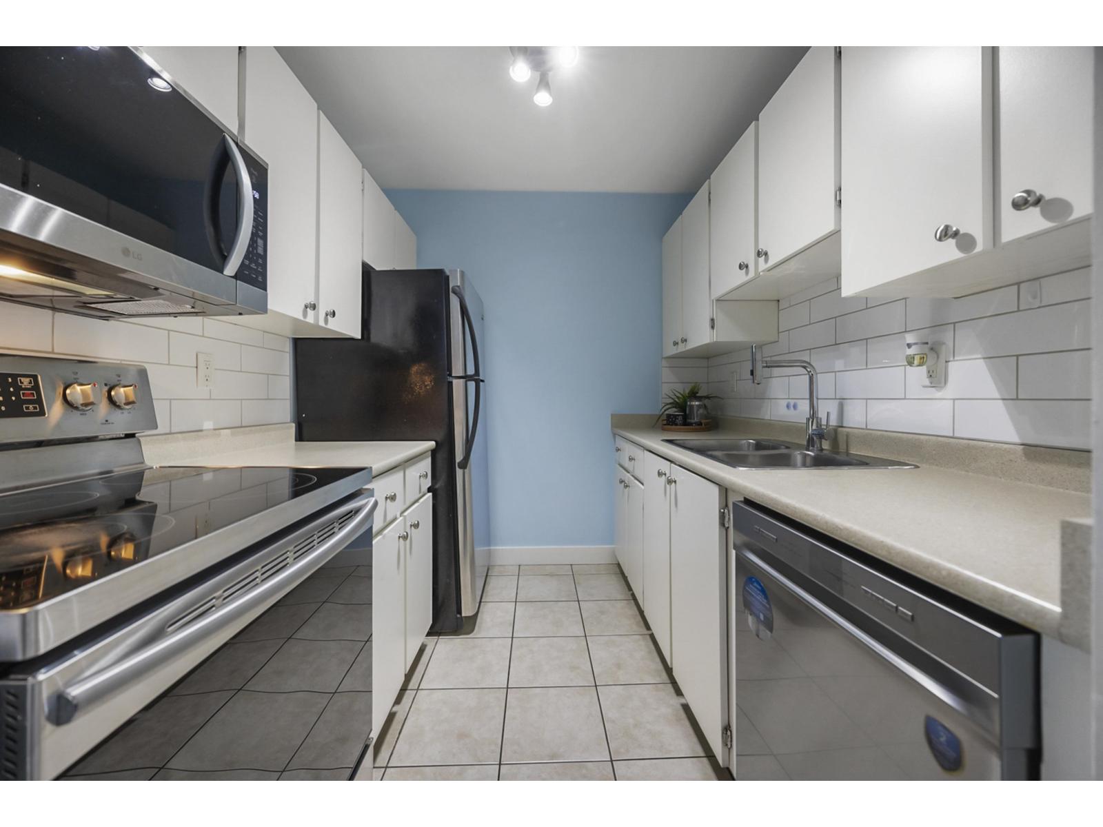312 5700 200 Street Property Photo 5