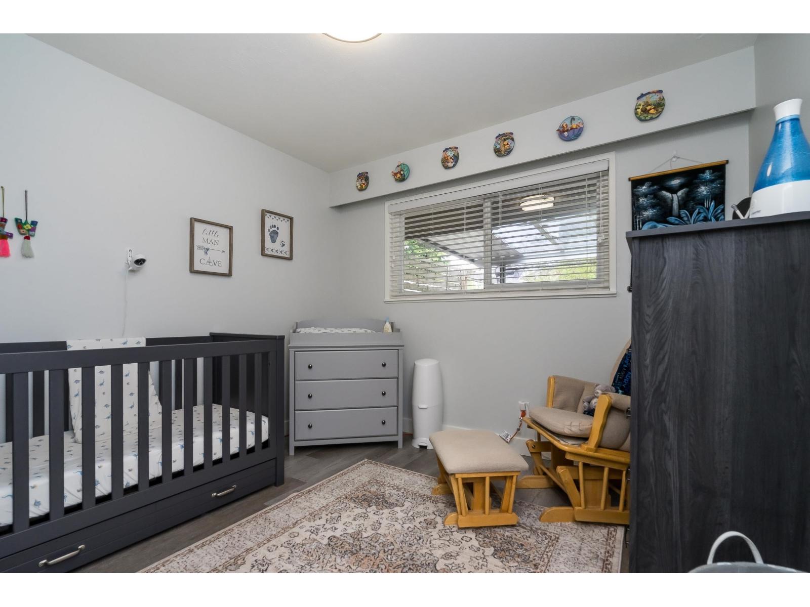 15669 20 Avenue Property Photo 18