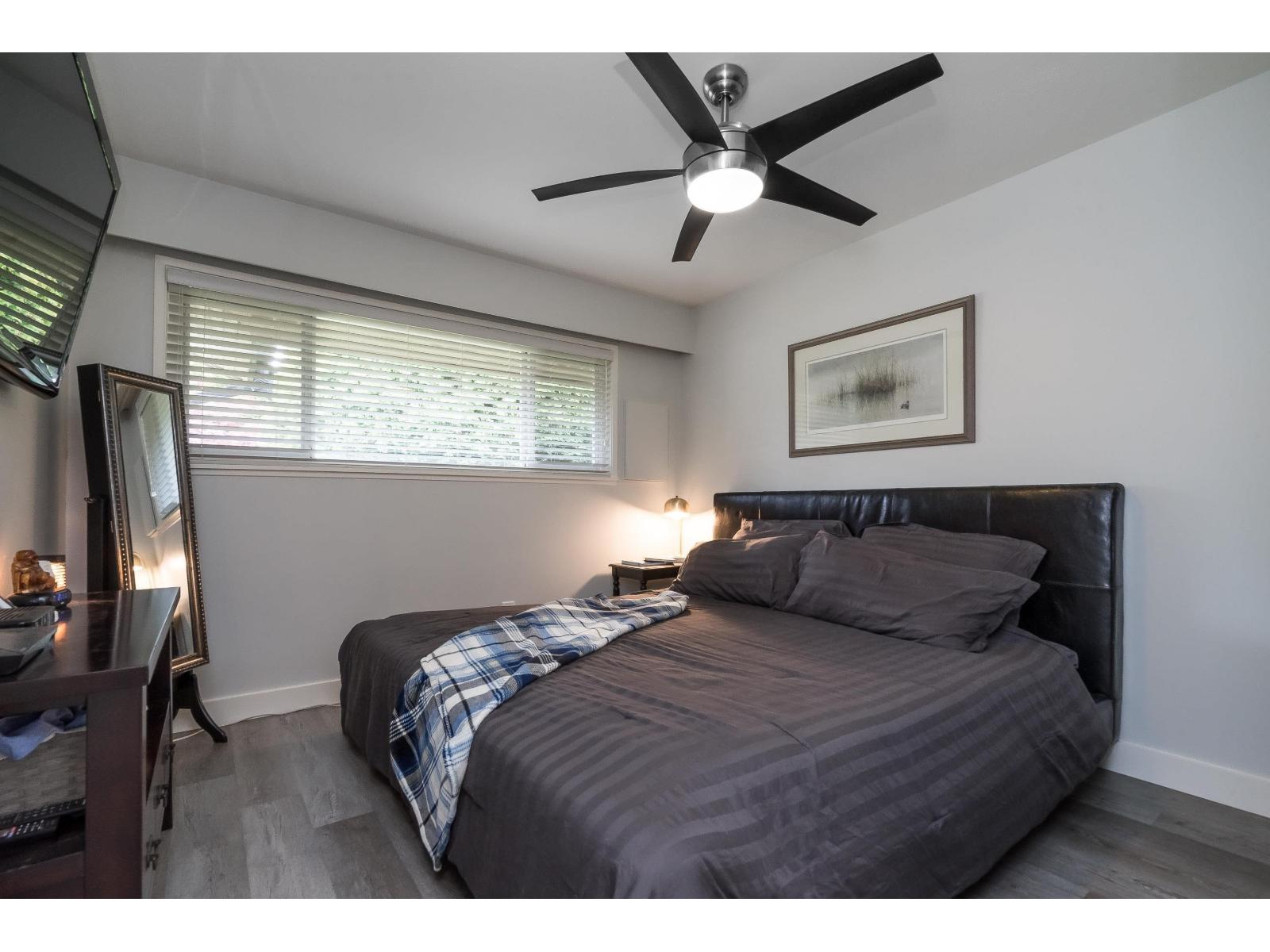 15669 20 Avenue Property Photo 20