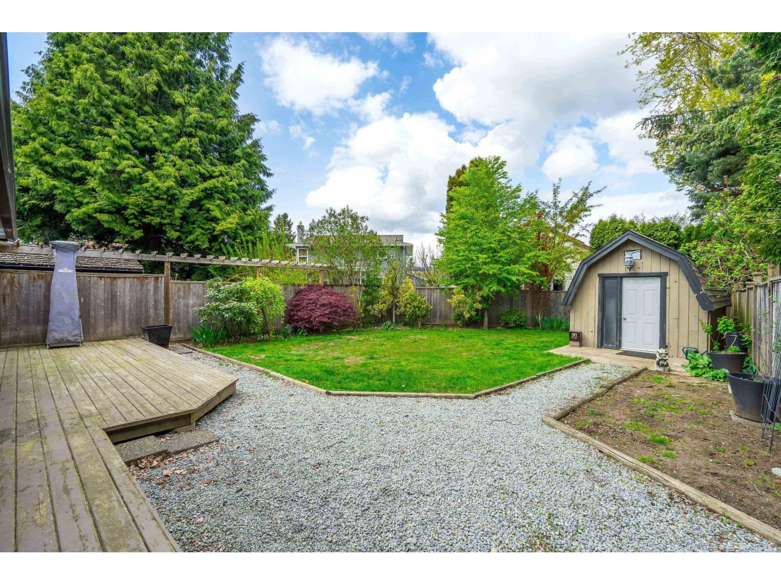 15669 20 Avenue Property Photo 21