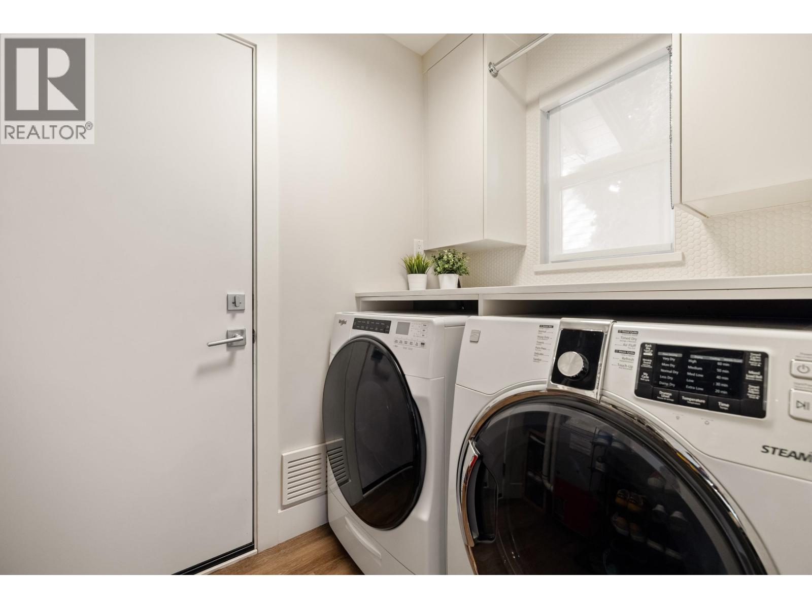 1314 Daimler Street Property Photo 20