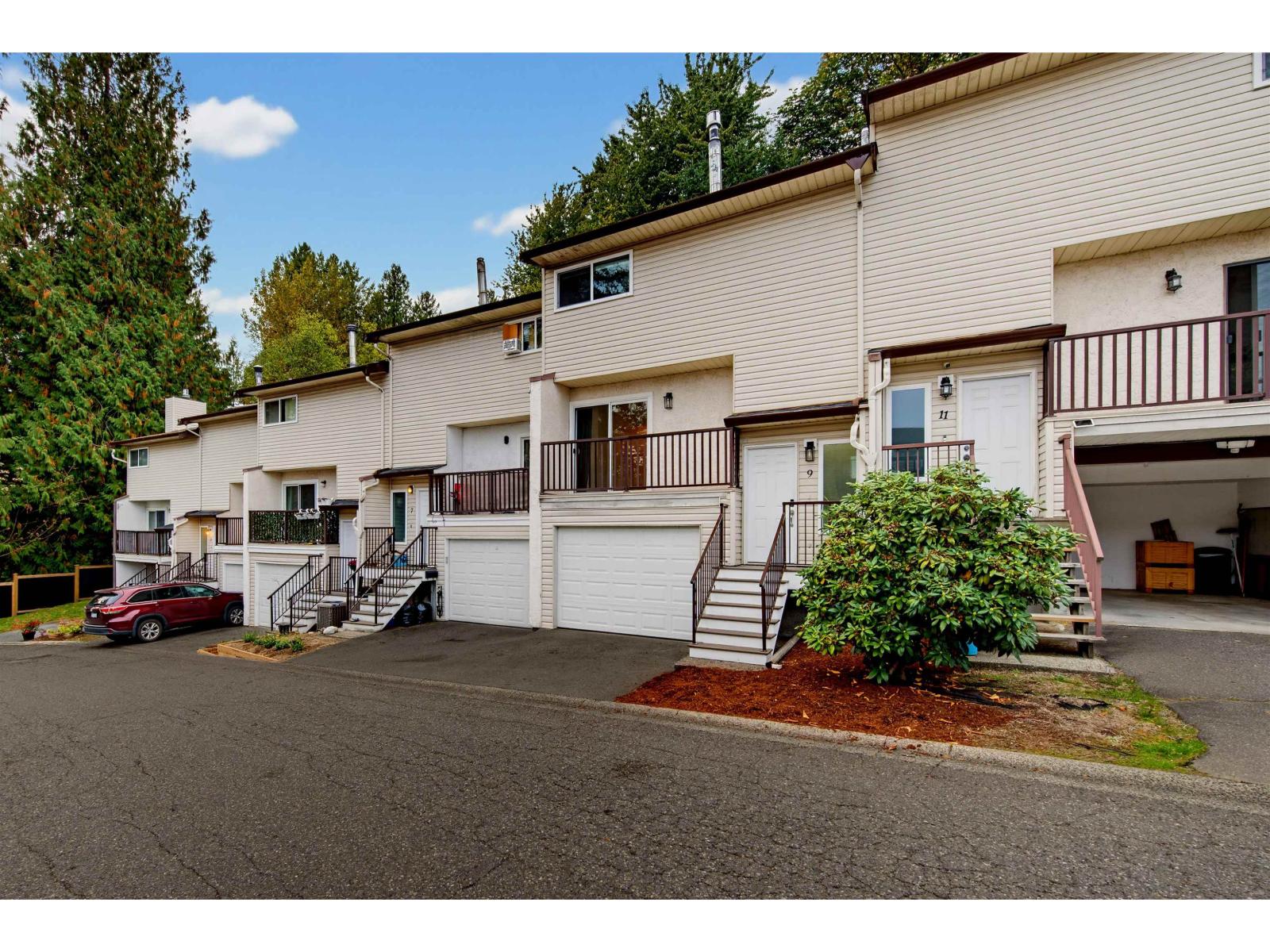 9 32705 Fraser Crescent Property Photo 2