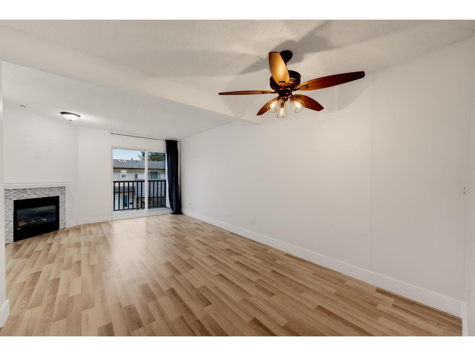 9 32705 Fraser Crescent Property Photo 7