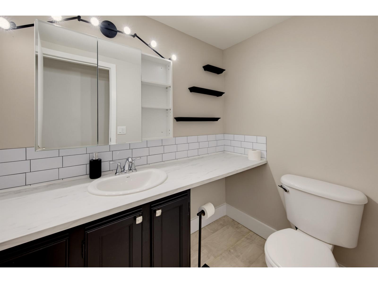9 32705 Fraser Crescent Property Photo 20