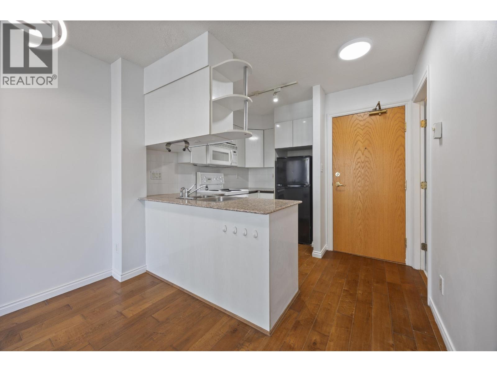 907 1189 Howe Street Property Photo 15
