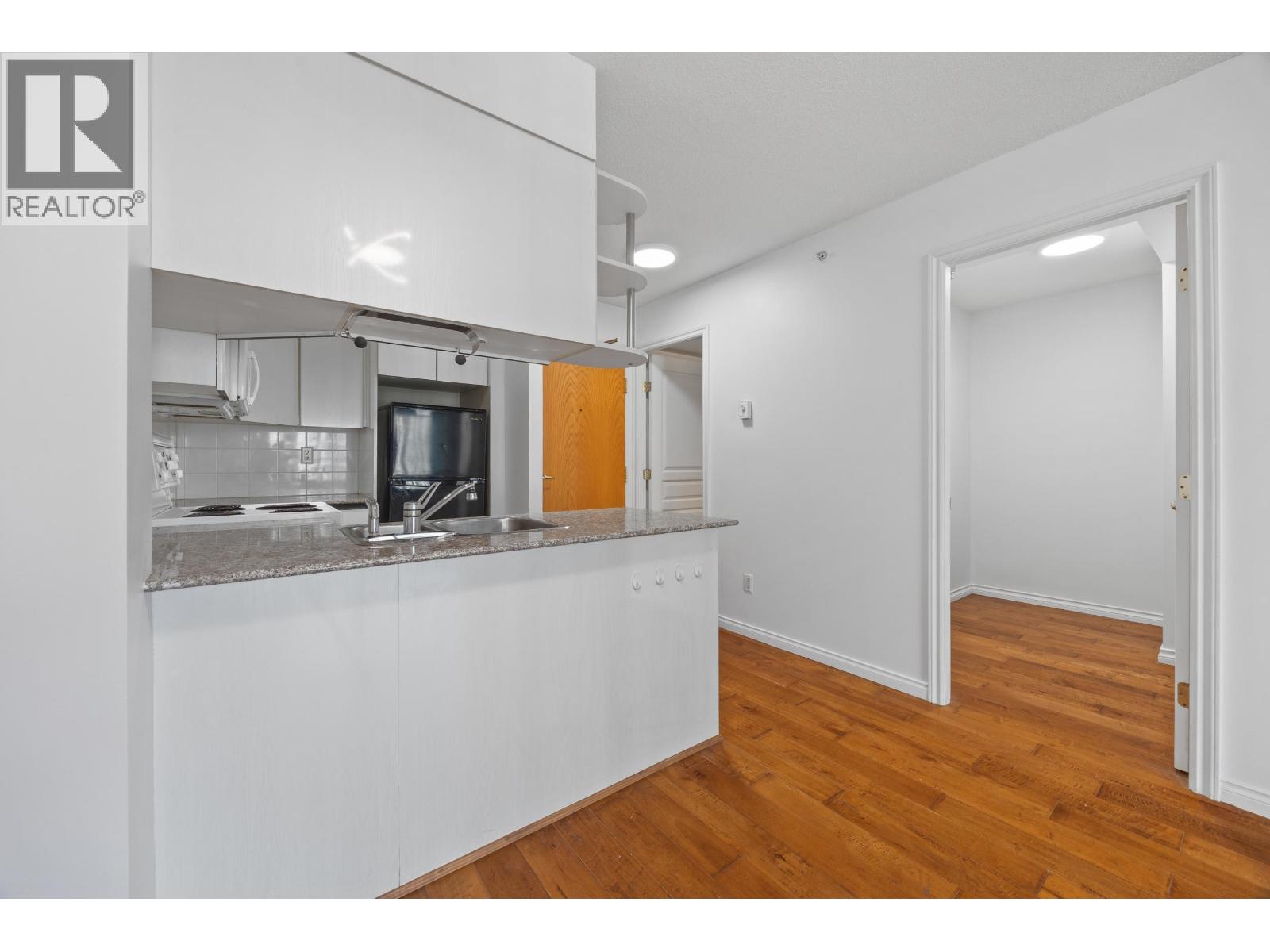 907 1189 Howe Street Property Photo 16