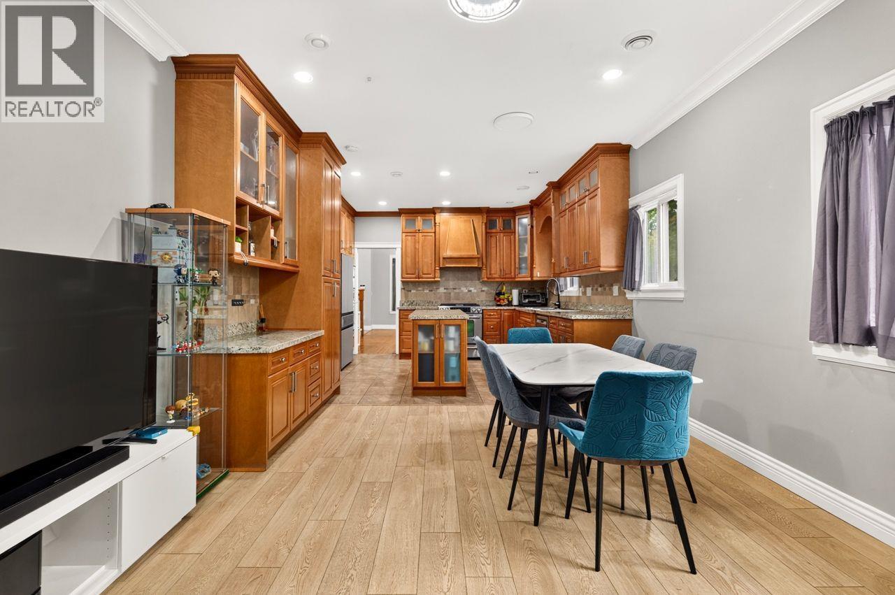 11268 Williams Road Property Photo 6