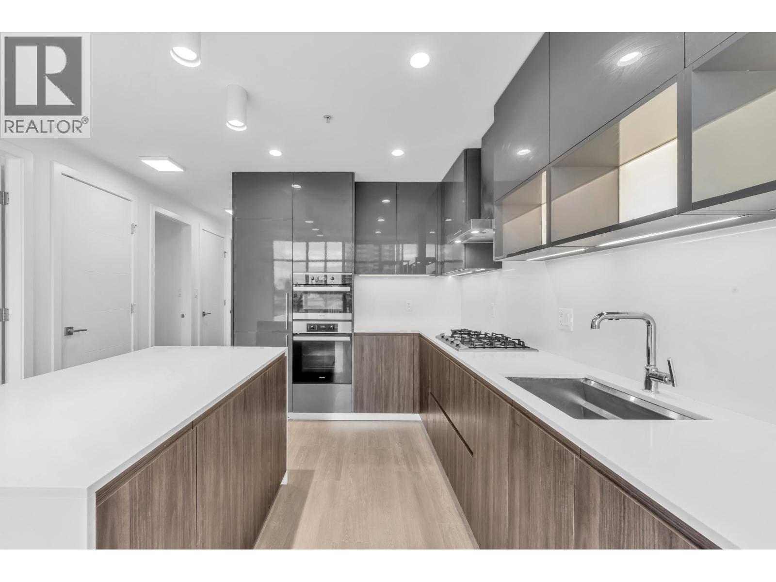 305 6511 Sussex Avenue Property Photo 5