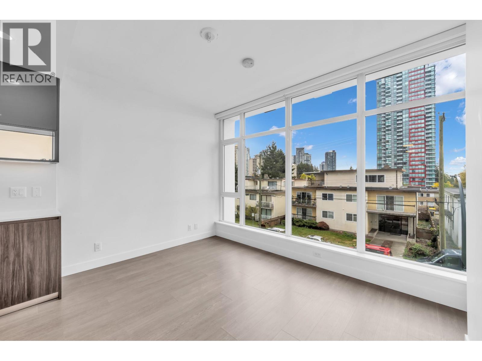 305 6511 Sussex Avenue Property Photo 7