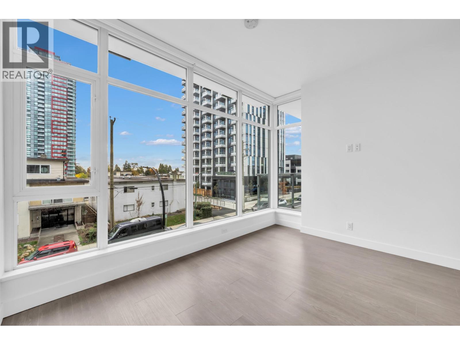 305 6511 Sussex Avenue Property Photo 10