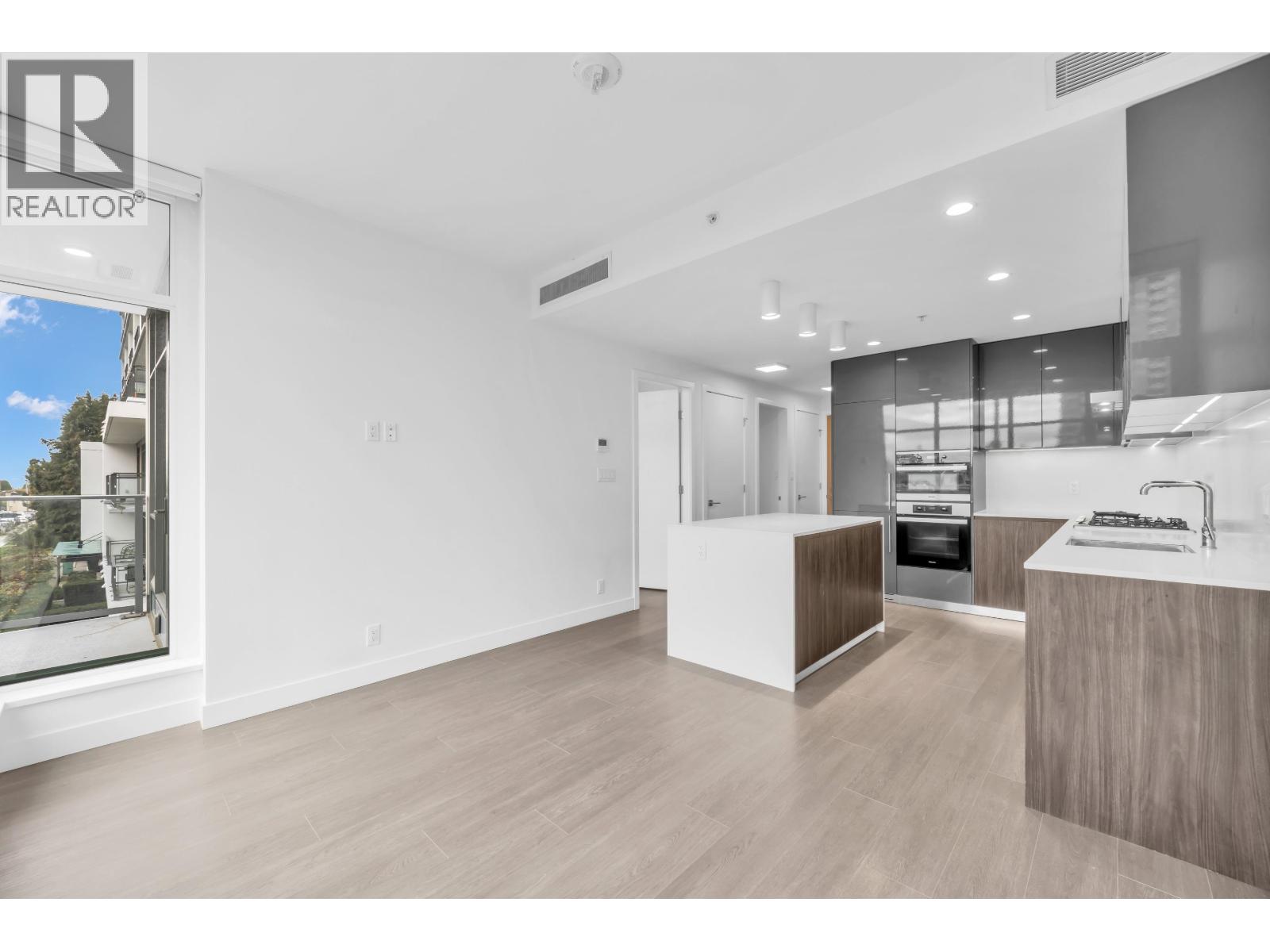 305 6511 Sussex Avenue Property Photo 12