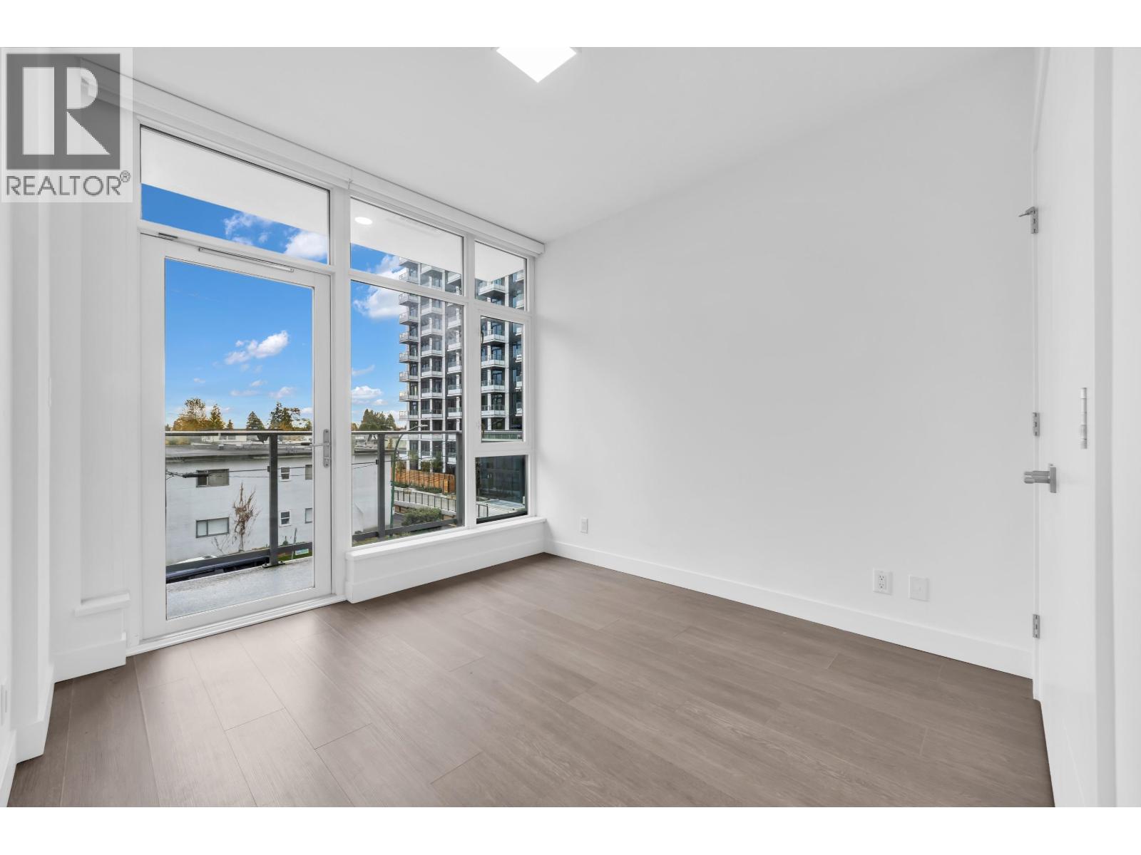 305 6511 Sussex Avenue Property Photo 16