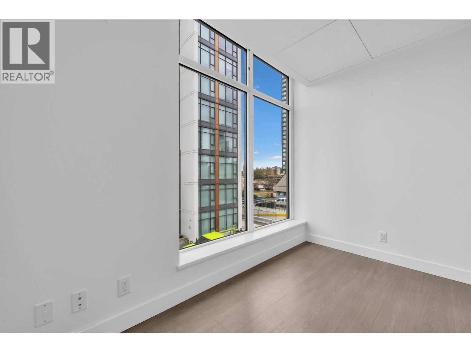 305 6511 Sussex Avenue Property Photo 20