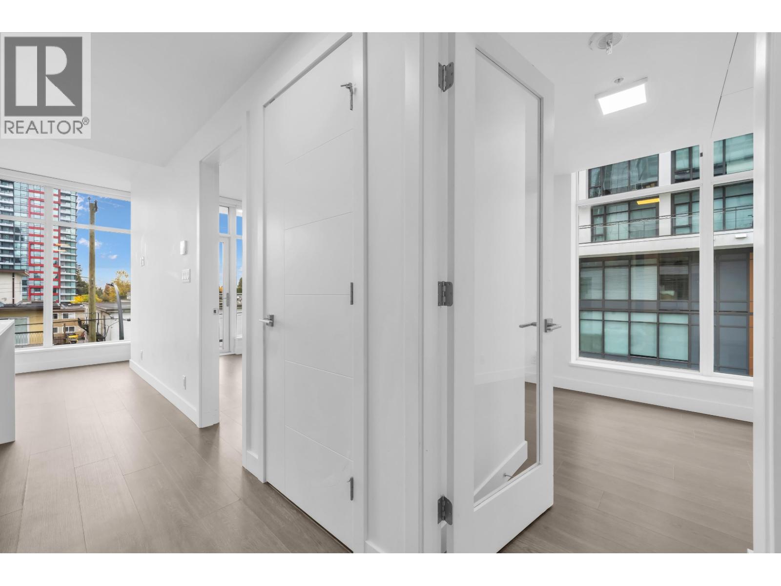 305 6511 Sussex Avenue Property Photo 21