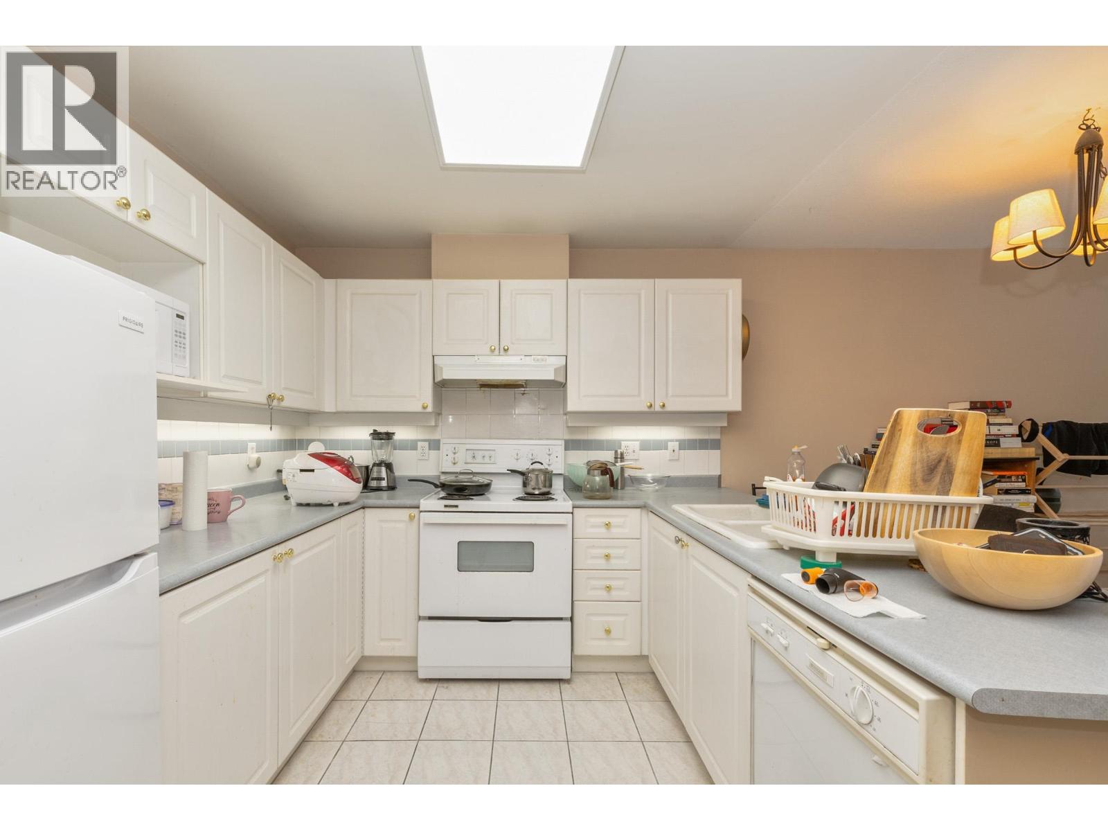 414 1591 Booth Avenue Property Photo 11