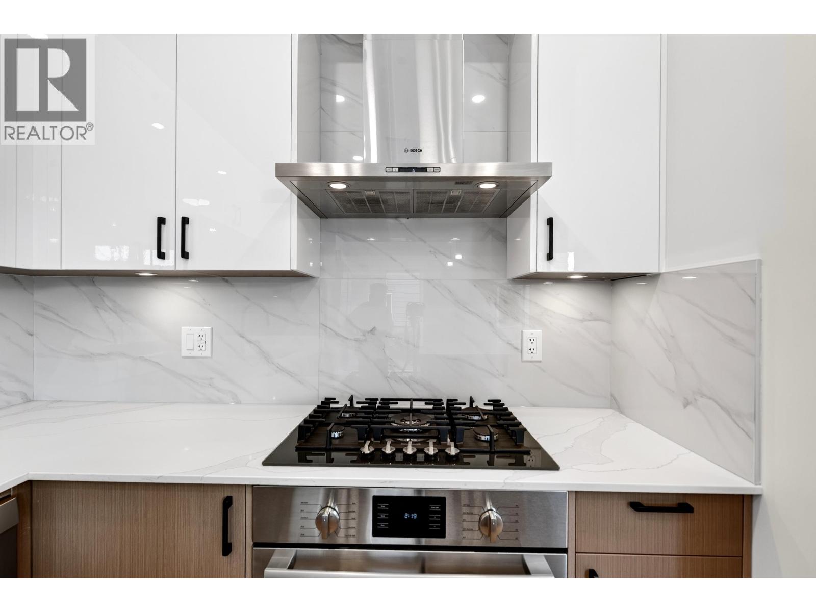 9 8299 Williams Road Property Photo 12